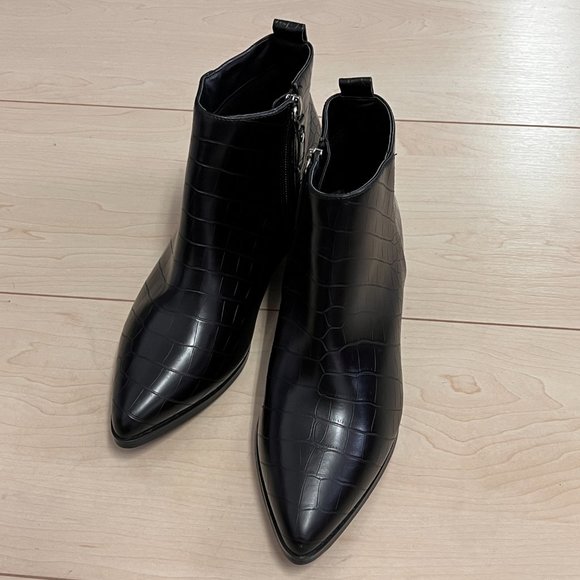 Steve Madden Faux Croc Embossed Vegan Leather Ankle Booties Black Sz 38 - Picture 2 of 10